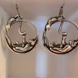 Vtg & Very unique earrings Lounging cat batting mouse tail Mouse is on outside